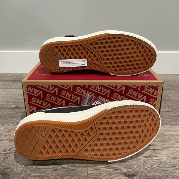 Gilbert Crockett Vans - Picture 4 of 8